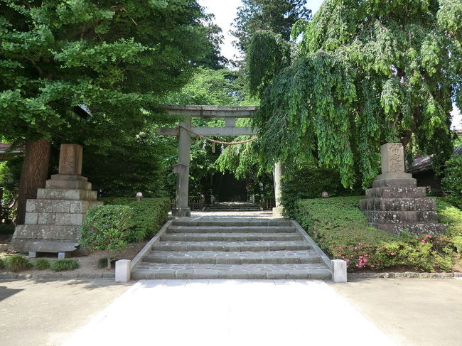 1280px-Ōsaki_Hachiman-gū_ishi-torii.jpg