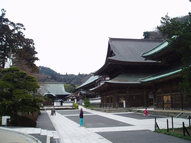 1280px-Kencho-ji_108599196_ac1ef7203f_o.jpg