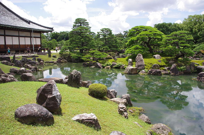 1920px-20100717_Kyoto_Nijo_Castle_Garden_2714.jpg