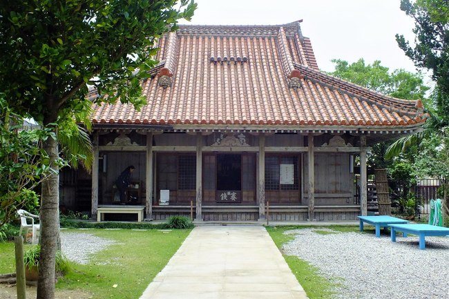 1920px-2015-12-16_Torinji_-_Buddhist_Temple,_Ishigaki,_Okinawa,_Japan_ю{_(Ί_s)DSCF2126.jpg