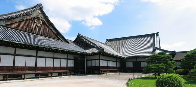 1920px-Nijo_Castle.jpg