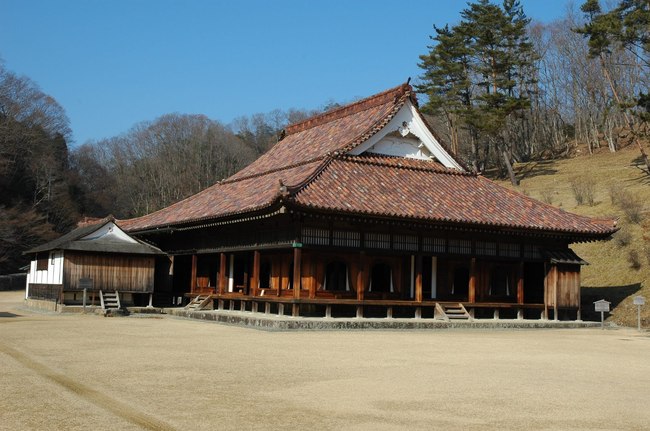 1920px-Shizutani_school_the_hall_and_shosai.jpg