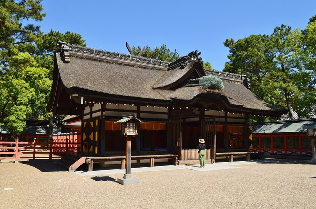 1920px-Sumiyoshi-taisha,_hongu-1_heiden.jpg