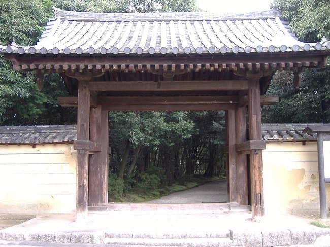 Akishinodera-south-gate.jpg