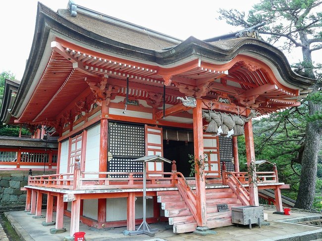Hinomisaki-jinja_Worship_Hall_of_kaminomiya_(Shrine)_001.jpg