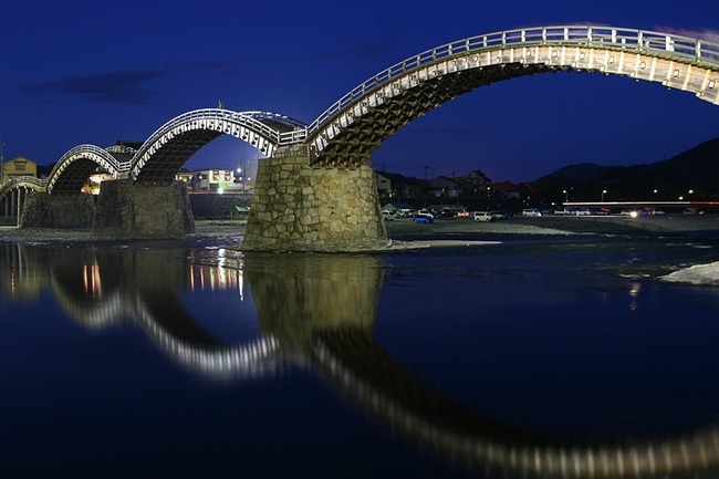 Illuminated_Kintai_Bridge.jpg