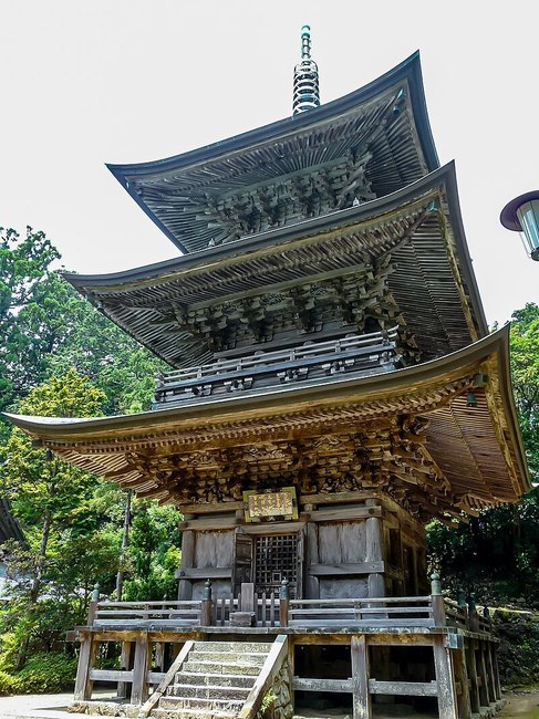 Kakurin-ji,_Three-story_Pagoda_01.jpg