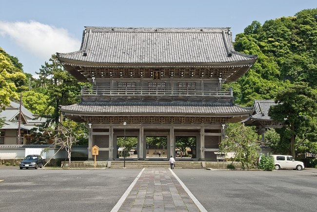 Komyoji_Second_Gate-Kamakura.jpg