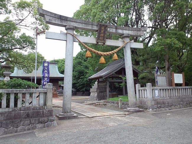 Le_Temple_Shintô_Utari-jinja_-_Le_torii_d'entrée.jpg