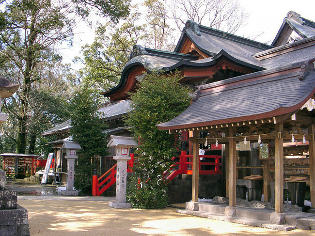 Nitta-shrine_(satsuma-sendai)_pavilions_1.jpg