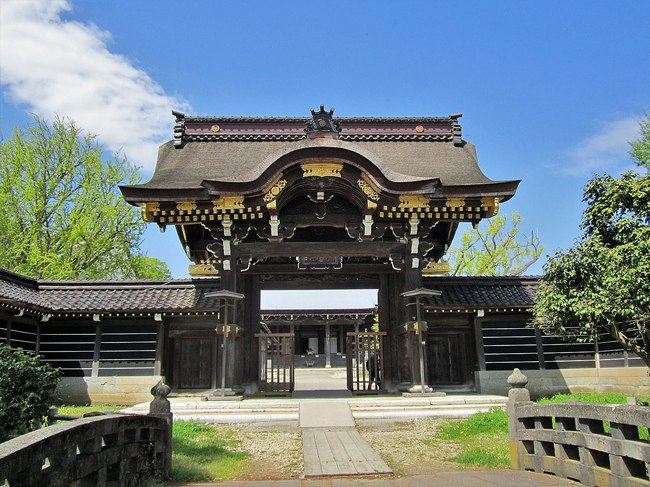 Shōkō-ji_Karamon.jpg