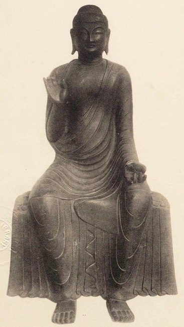 Statue_of_sitting_Gautama_Buddha,_Jindai-ji.jpg
