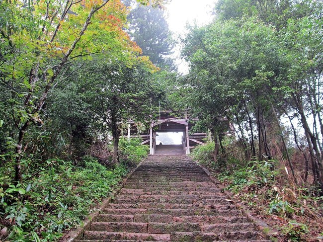 Stone_steps_to_Kumano_Nachi-jinja_shrine.JPG