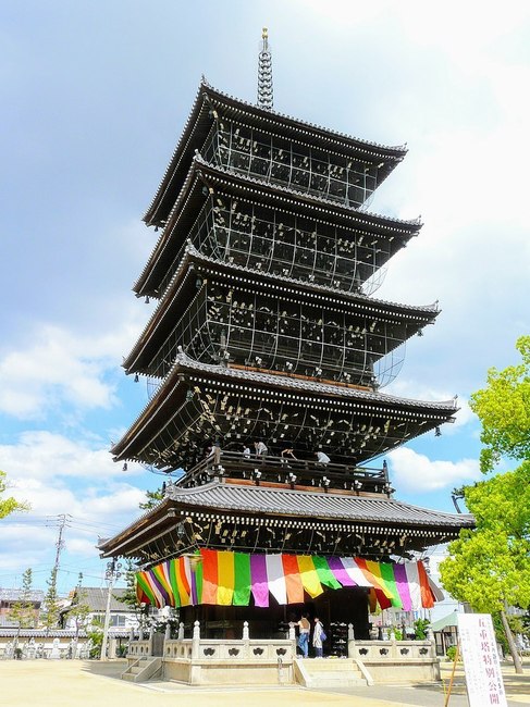 Zentsu-ji_Temple_Five-storied_Pagoda_001.jpg