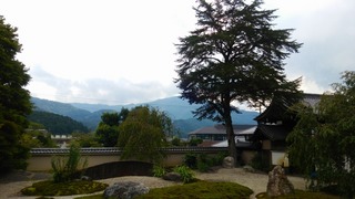 s-実相院庭園と比叡山.jpg