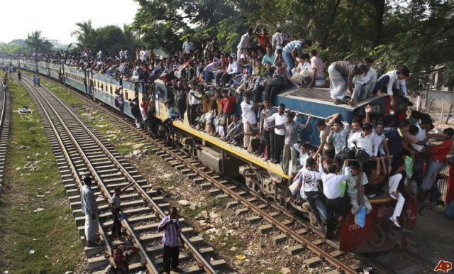 celebration_chaos_in_bangladesh_640_07.jpg