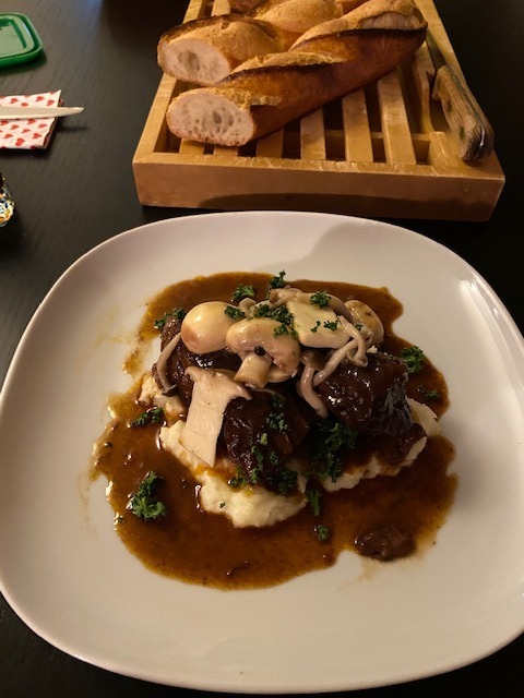 フランス ブルゴーニュ地方の郷土料理 牛肉の赤ワイン煮込みを作る Tokyoきまま飯