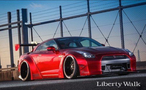 LibertyWalk-GT-R-1.jpg