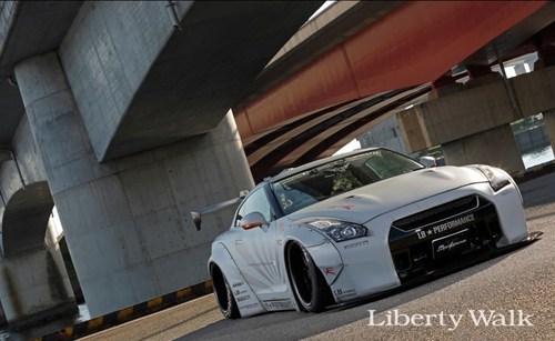 LibertyWalk-GT-R-2.jpg