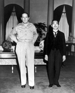 584px-Macarthur_hirohito.jpg