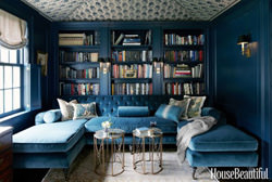 海外おしゃれ部屋とインテリア ルームスタイル ブルー系のソファを取り入れたリビングルーム実例