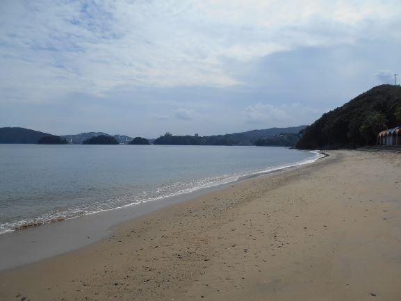 3島の反対側の砂浜.JPG