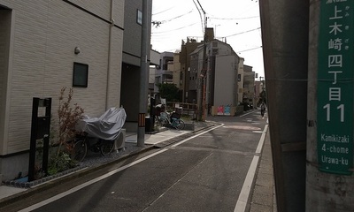 Akayamakado-narrow-road.JPG