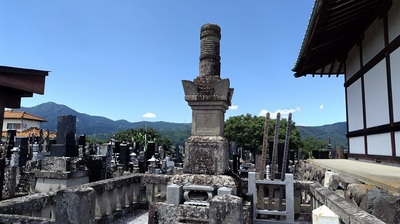 Daireninden-Grave-Numata-City.JPG