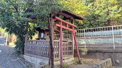 Inari-Shrine-Akabanenishi.JPG