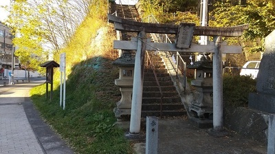 Kamijoinari-Shrine-Gate.JPG