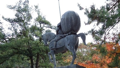 Maeda-Toshiie-bronze-statue-horo.JPG