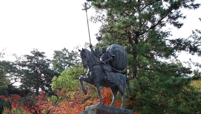 Maeda-Toshiie-bronze-statue-yarino-mataza.JPG