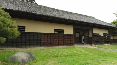 Nagayamon-Gate-Nagata-jinya.JPG