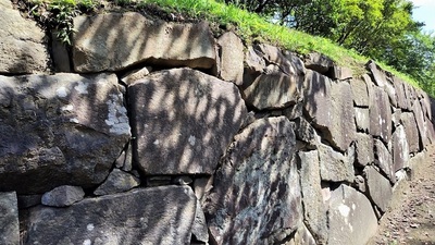 Numata-Castle-Nishiyagura-Stone.JPG