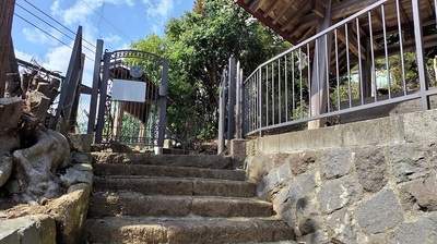 Okubo-Shrine-Odawara-stone-steps.JPG