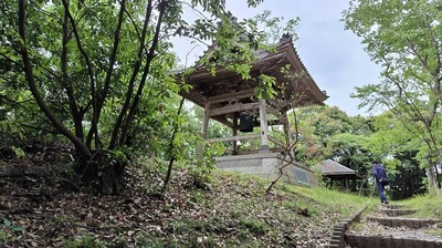 Otakijo-Ninomarupark-temple-bell.JPG