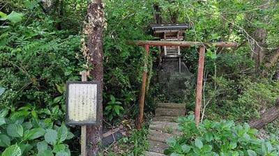 Otakijo-small-shrine.JPG