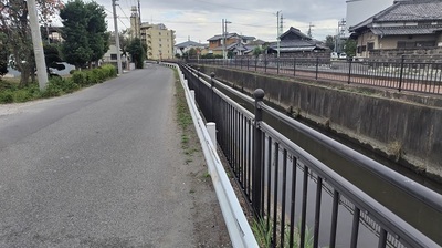 Road-Along-Minuma-Waterway.JPG