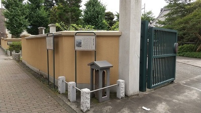 Road-sign-front-temple.JPG