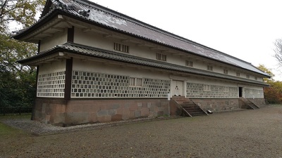 Sanjikken-Nagaya-Kanazawa-Castle.JPG