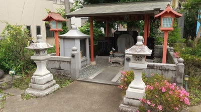 Shizuka-Gozen's -grave.JPG