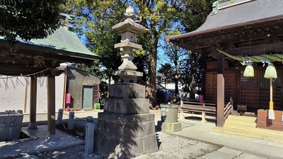 Stone-Lantern-Okegawainari.JPG