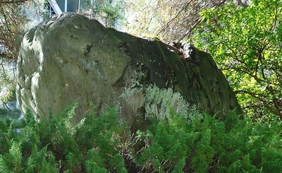 Stone-Monument-Uozujo.JPG