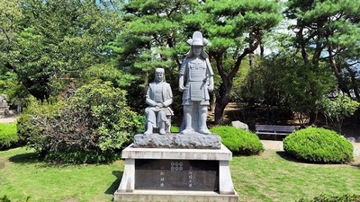 Stone-Statue-Numata-Castle.JPG