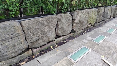 Stone-Wall-Ruins-Edojo-Sotobori.JPG