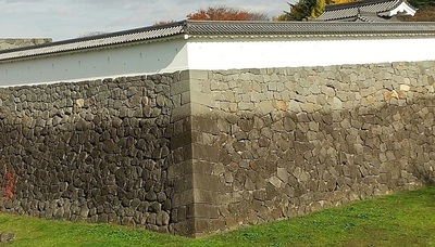 Stone-wall-corner.JPG