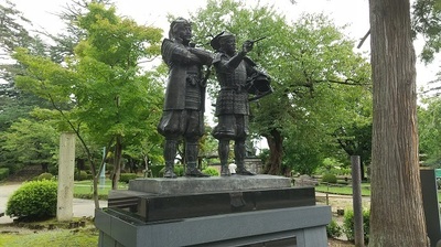 Tenchijin-Master&Servant-Statue.JPG