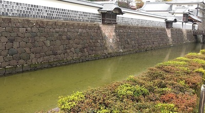 Uchibori-Kanazawa-Castle.JPG