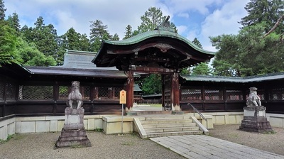 Uesugi-Shrine-Gate.JPG