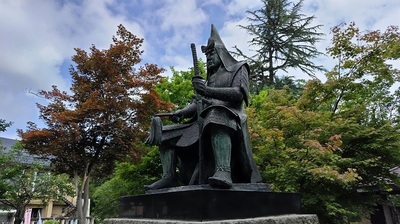 Yonezawa-Castle-Uesugi-Kenshin-statue.JPG
